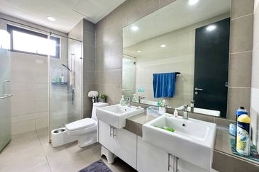 UPPERVILLE @ 16 Quartz Melawati