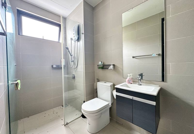 UPPERVILLE @ 16 Quartz Melawati