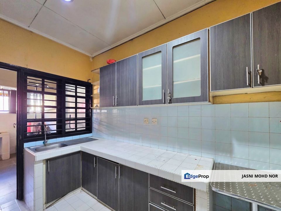 FREEHOLD 1.5 Storey Terrace 24x65 USJ 2 Subang Jaya, Selangor, Subang Jaya