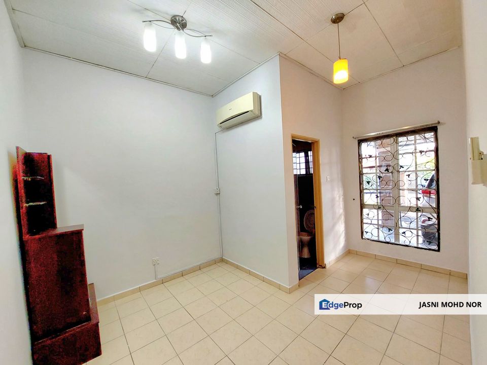 Single Storey Terrace Taman Sri Tanjung Semenyih, Selangor, Semenyih