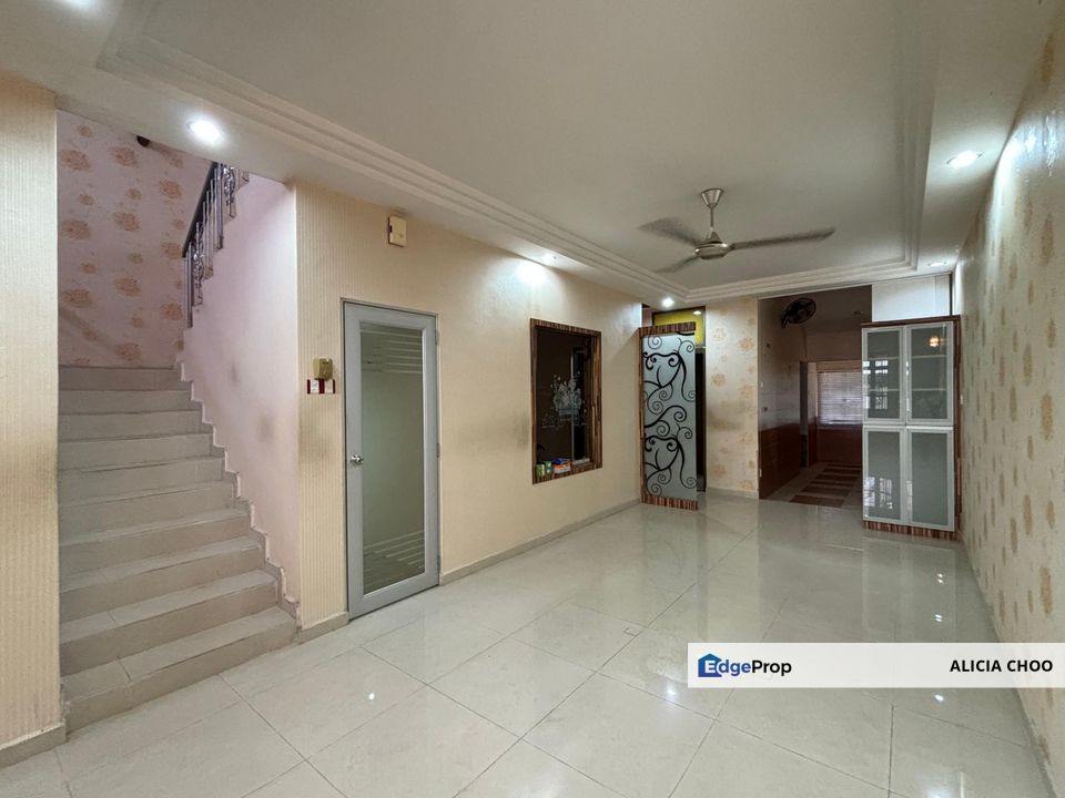 Taman Pelangi Indah 1.5storey house for sales, Johor, Ulu Tiram