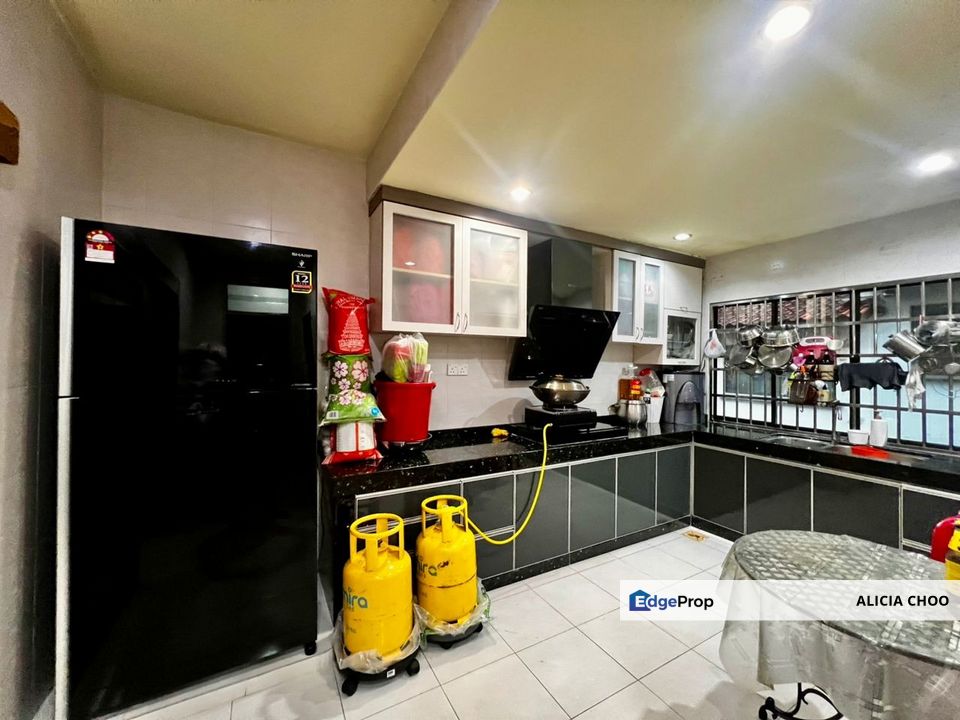 Taman Sutera Utama 2.5 storey house for sales, Johor, Skudai