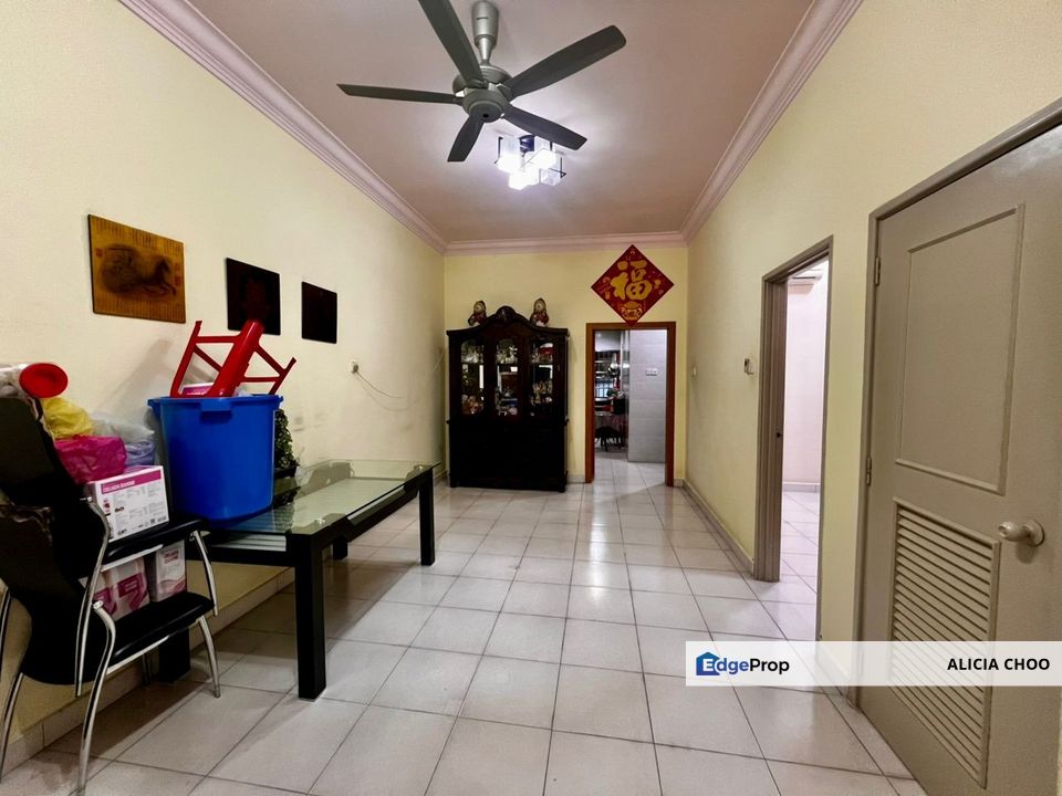 Taman Sutera Utama 2.5 storey house for sales, Johor, Skudai