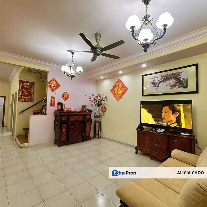 Taman Sutera Utama 2.5 storey house for sales, Johor, Skudai