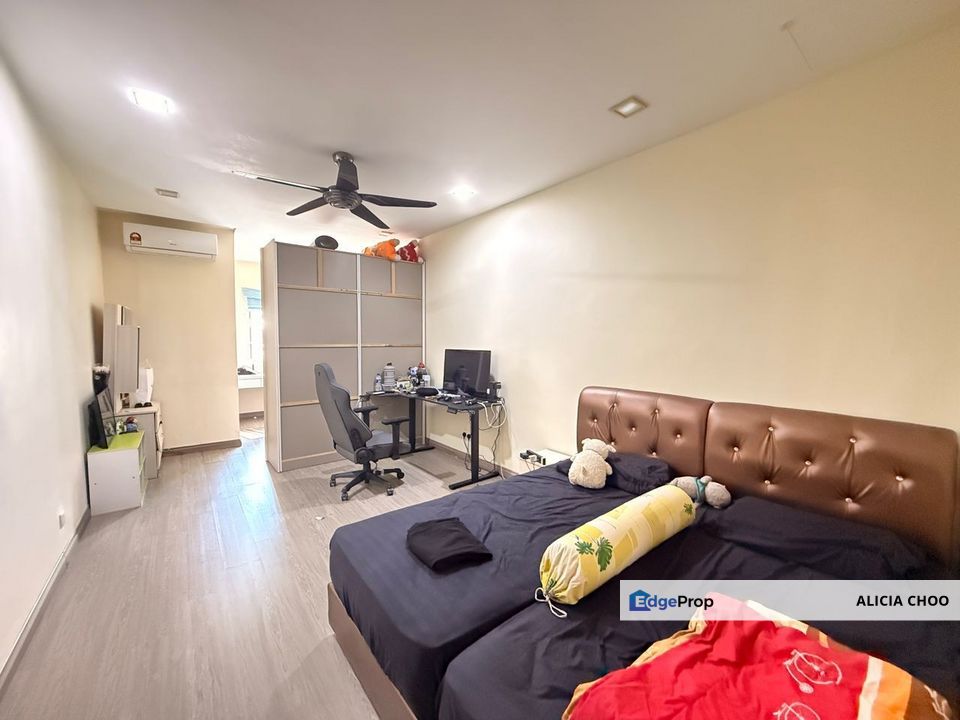 Taman Skudai Baru 2 storey house for sales renovated RM300k, Johor, Skudai