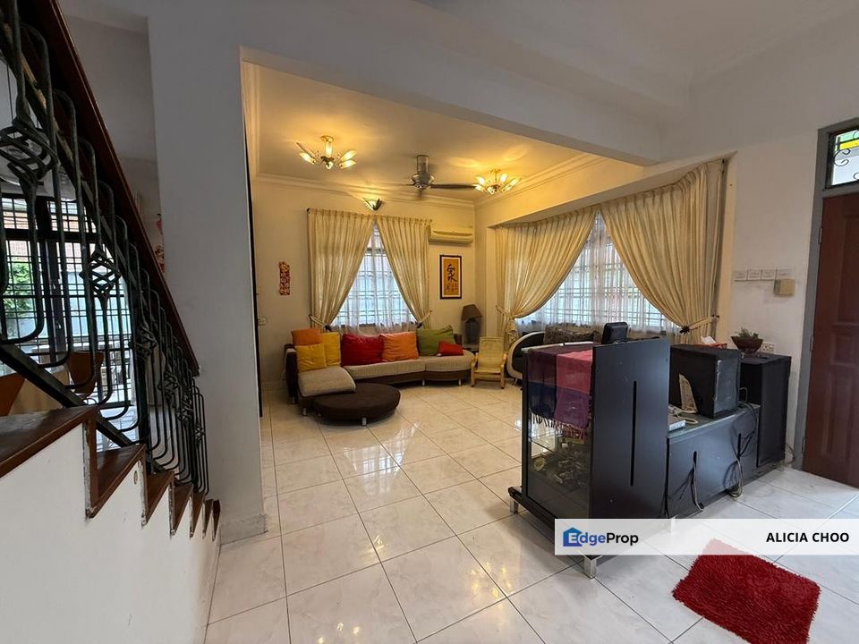 Taman Pelangi Indah 1.5 storey Endlot house with extra 10 feet land, Johor, Ulu Tiram