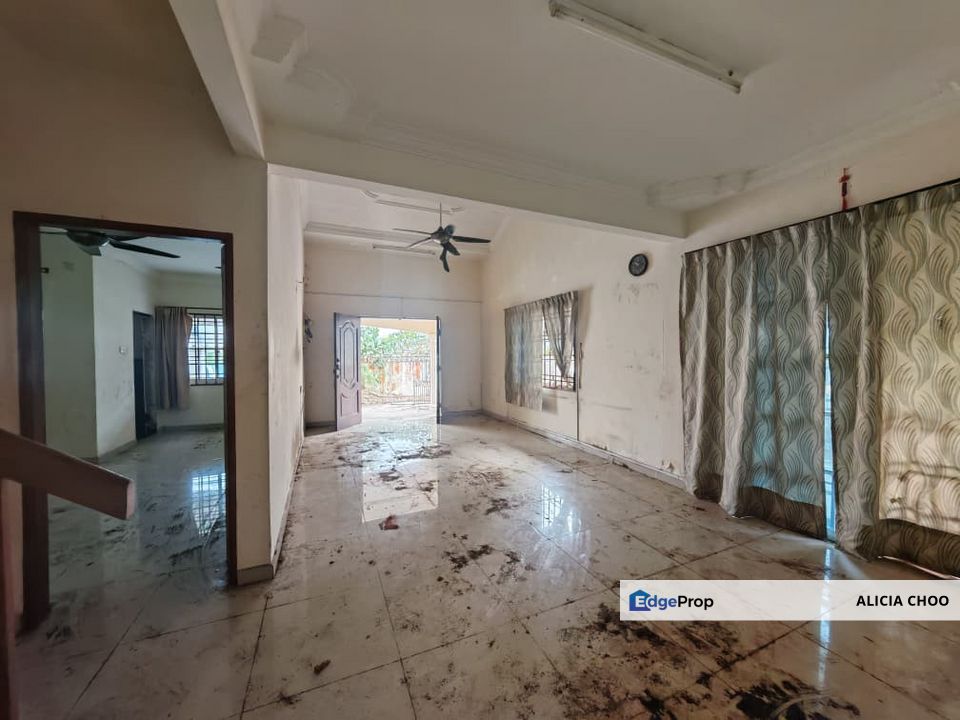 Taman Megah Ria 1.5 storey semi D house can full loan for sales, Johor, Masai