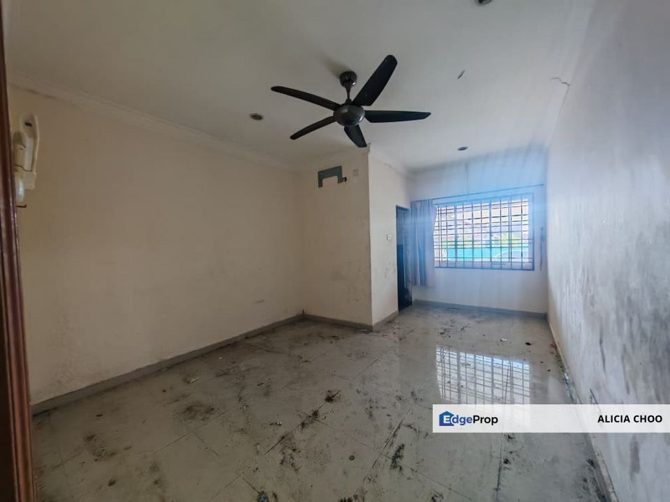 Taman Megah Ria 1.5 storey semi D house can full loan for sales, Johor, Masai