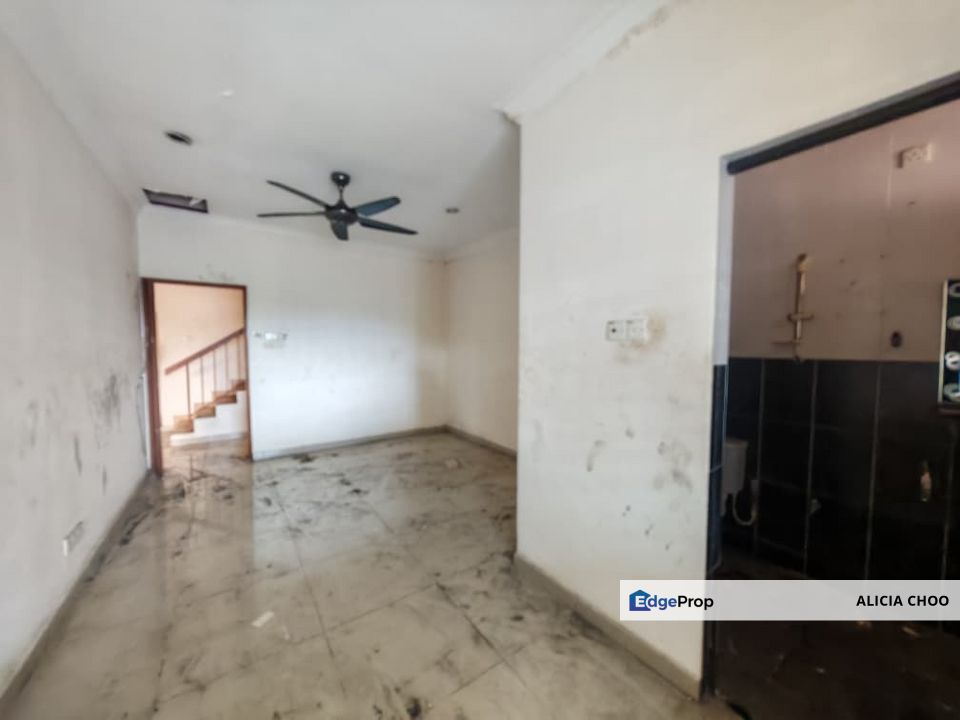 Taman Megah Ria 1.5 storey semi D house can full loan for sales, Johor, Masai