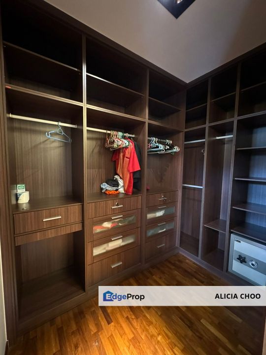 Taman Sutera Utama 2.5 storey house good condition for sales, Johor, Skudai