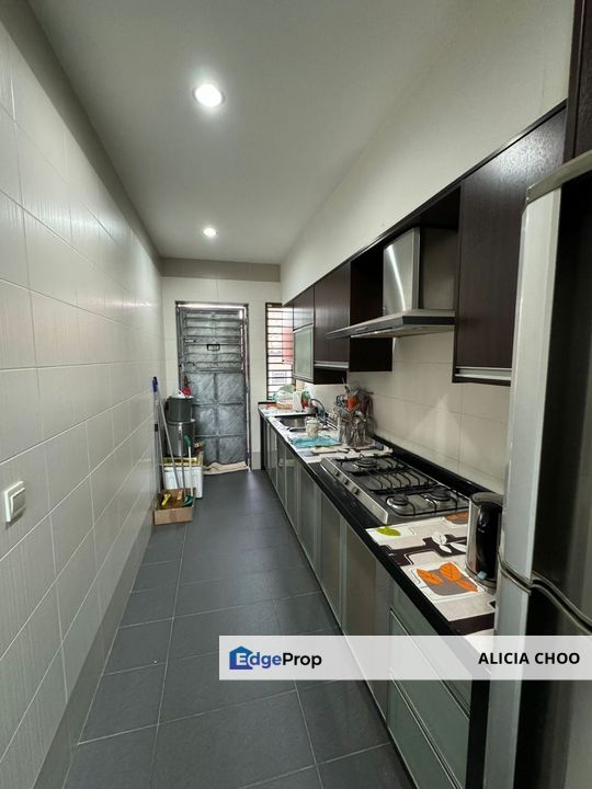 Taman Sutera Utama 2.5 storey house good condition for sales, Johor, Skudai