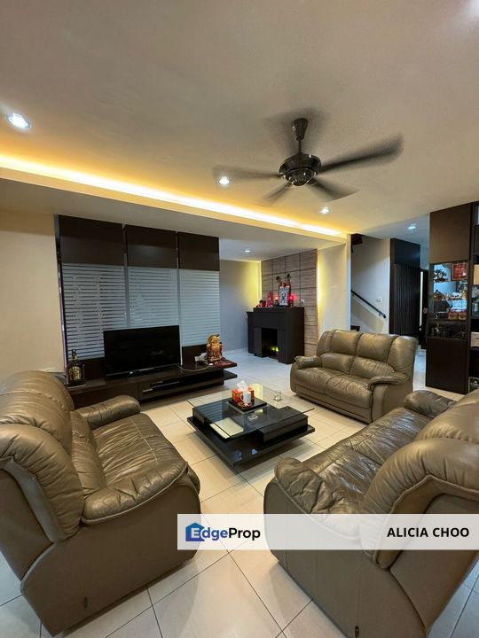 Taman Sutera Utama 2.5 storey house good condition for sales, Johor, Skudai