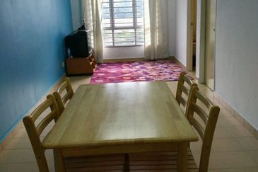 Camellia Court Taman Impian Putra