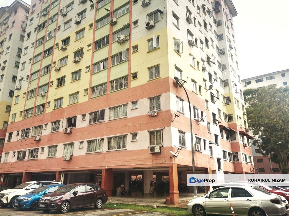 MERANTI APARTMENT ,TAMAN SUBANG MEWAH END LOT LEVEL 2 FOR SALE, Selangor, USJ