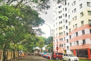 Meranti Apartment, Taman Subang Mewah