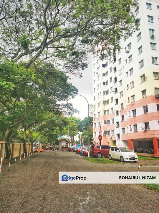 MERANTI APARTMENT ,TAMAN SUBANG MEWAH END LOT LEVEL 2 FOR SALE, Selangor, USJ