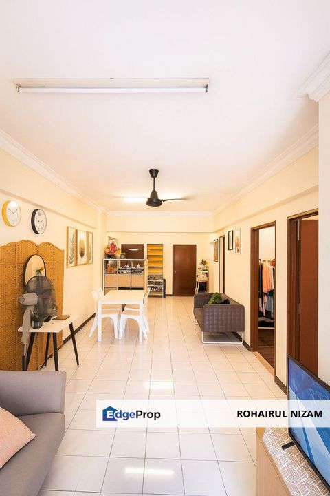 MERANTI APARTMENT ,TAMAN SUBANG MEWAH END LOT LEVEL 2 FOR SALE, Selangor, USJ