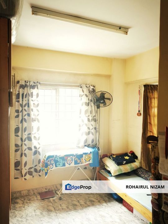 MERANTI APARTMENT ,TAMAN SUBANG MEWAH END LOT LEVEL 2 FOR SALE, Selangor, USJ