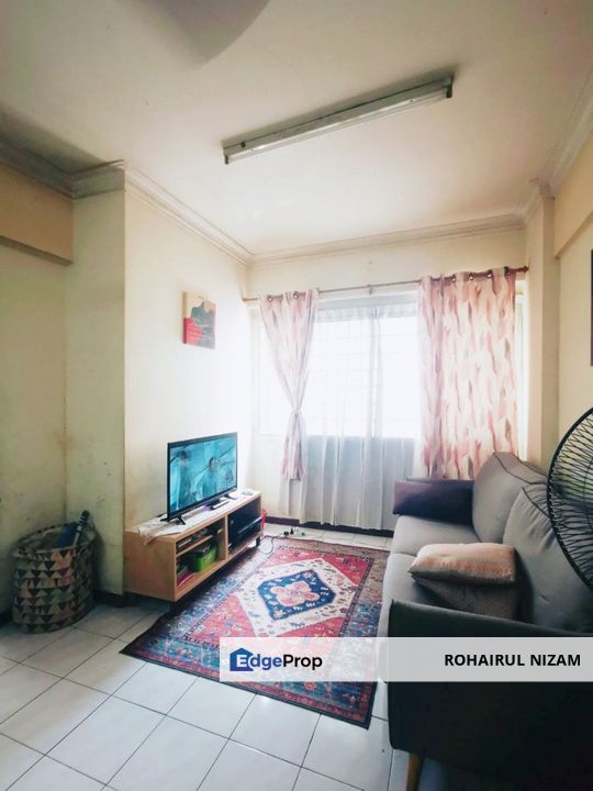 MERANTI APARTMENT ,TAMAN SUBANG MEWAH END LOT LEVEL 2 FOR SALE, Selangor, USJ