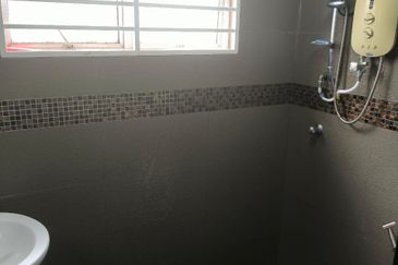 SINGLE STOREY TERRACED HOUSE FOR SALES IN SS4B KELANA JAYA