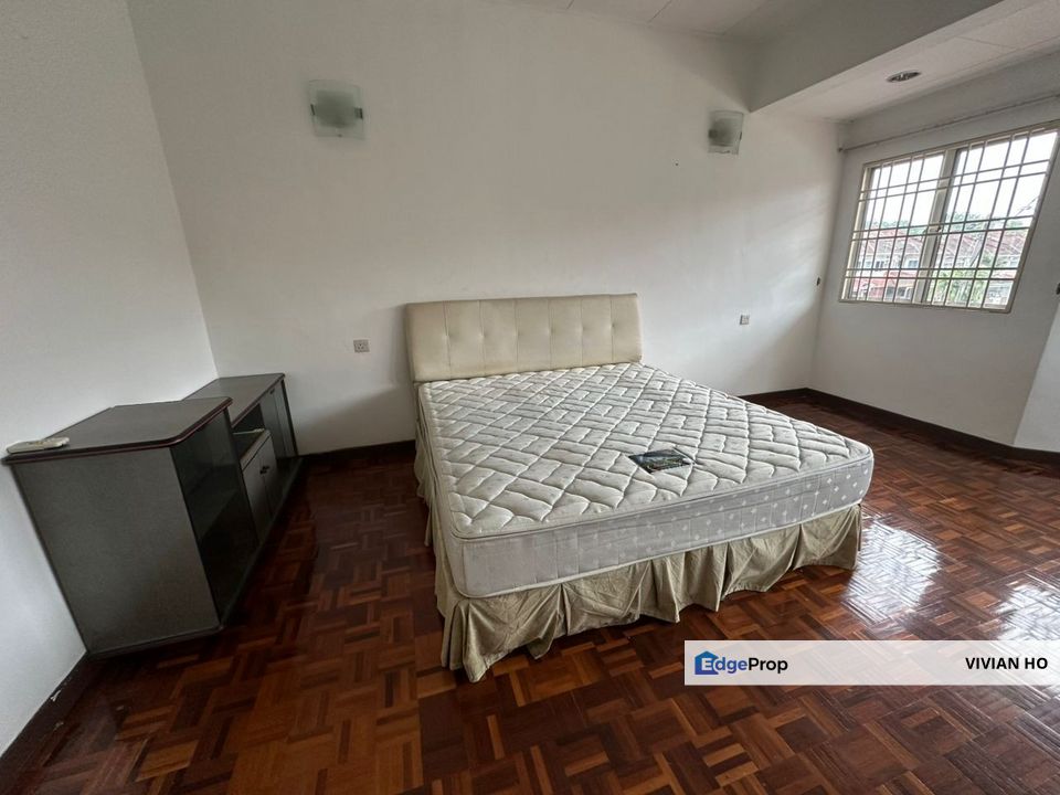 Seri Utama Double Storey Terrece house with Partially Furnished For Rent., Selangor, Kota Damansara