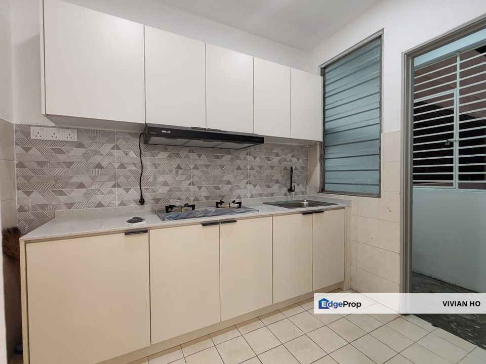 Baiduri Court Apartment for sales. Move in condition, Selangor, Puchong