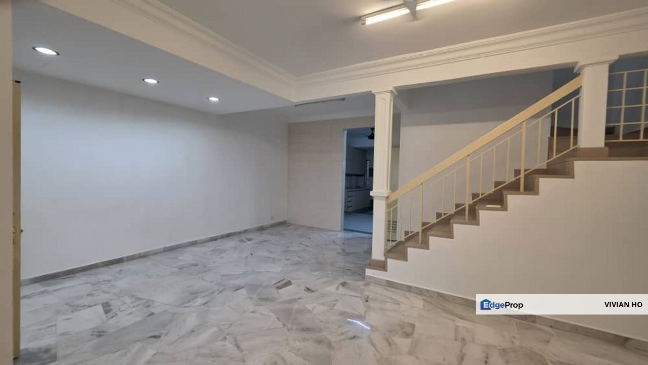Double Storey Terrace house in USJ 9 Fully extended., Selangor, USJ