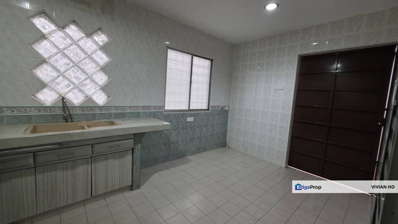 Double Storey Terrace house in USJ 9 Fully extended., Selangor, USJ