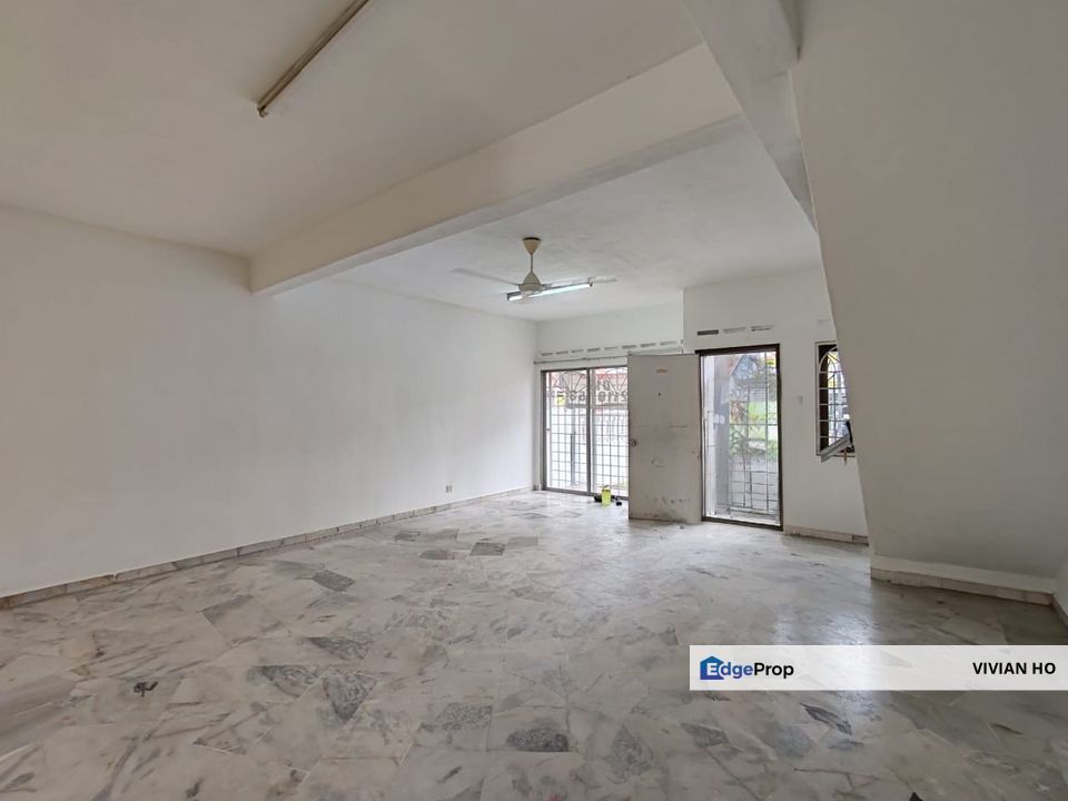 Double Storey Terrance at Taman Puchong Intan., Selangor, Puchong