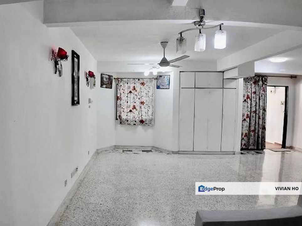 Double Storey Terrace in SS3 Taman University for Sale, Selangor, Petaling Jaya