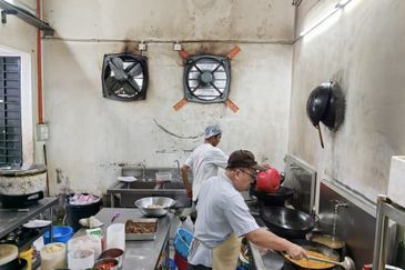 Skudai皇后区 / 生意出顶 / 经济饭 / 餐饮业