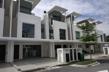 Lake Point Residence