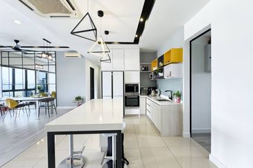 16 Quartz Melawati Condominium