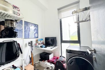 16 Quartz Melawati Condominium