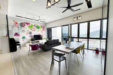 16 Quartz Melawati Condominium