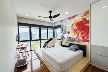 16 Quartz Melawati Condominium