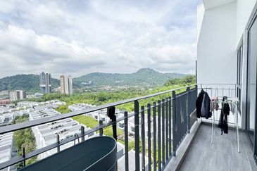 16 Quartz Melawati Condominium