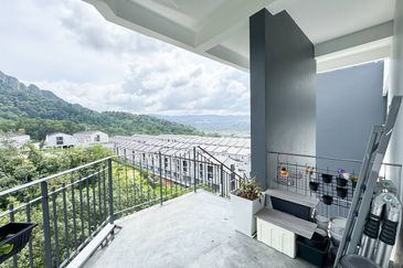 16 Quartz Melawati Condominium