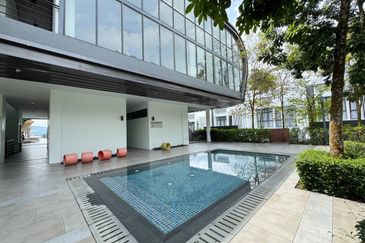 16 Quartz Melawati Condominium