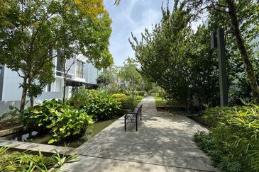 16 Quartz Melawati Condominium