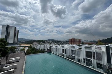 16 Quartz Melawati Condominium
