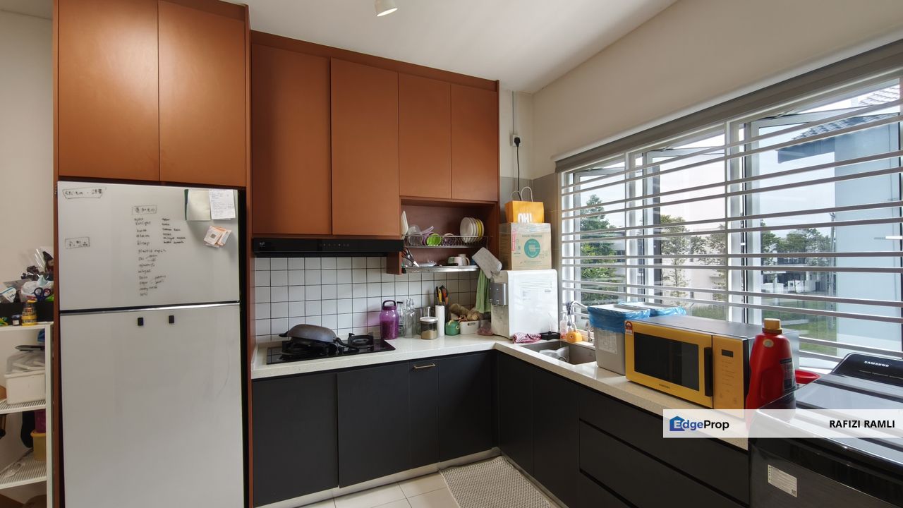 Upper Townhouse Kita Mekar Dengkil Untuk Dijual RM450,000 Gated Guarded, Selangor, Dengkil