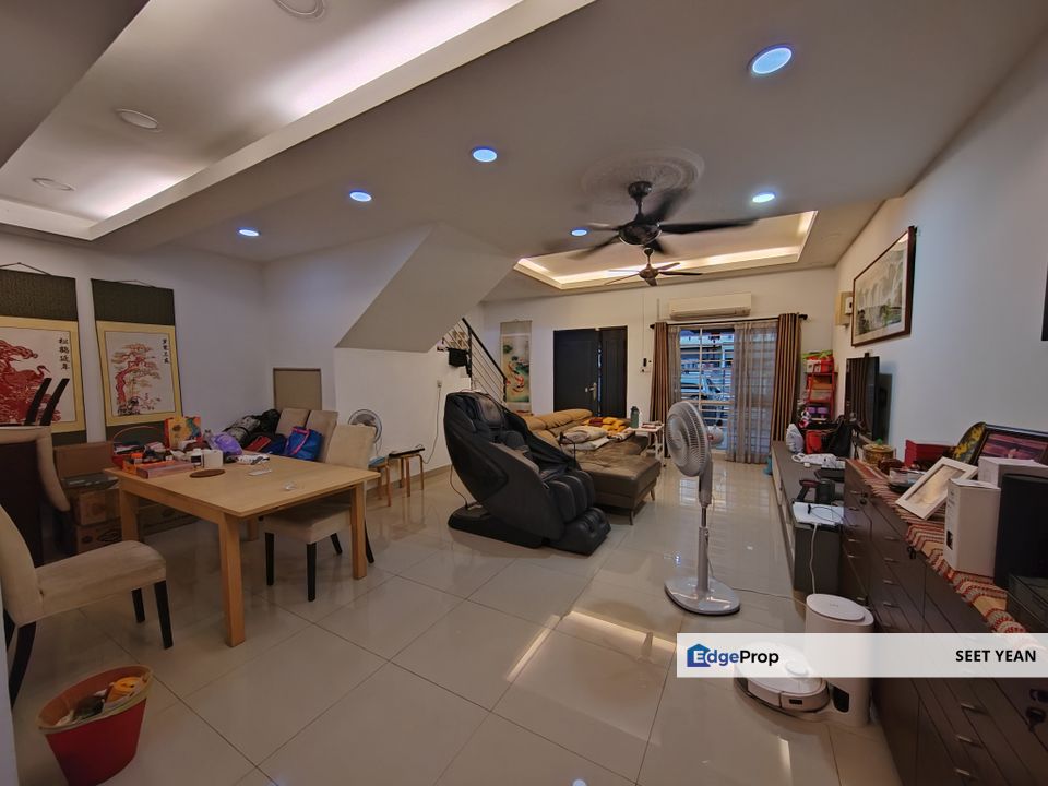 Renovated Unit 3 Storey Tmn Sri Putra Sungai Buloh For Sale , Selangor, Sungai Buloh