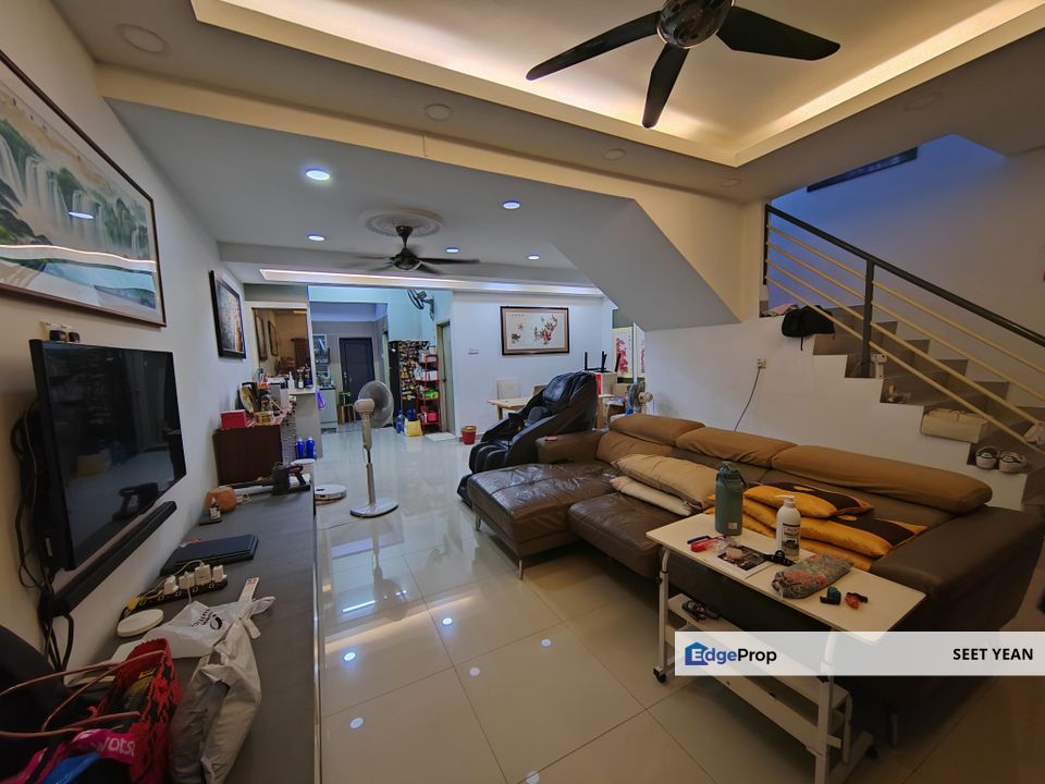 Renovated Unit 3 Storey Tmn Sri Putra Sungai Buloh For Sale , Selangor, Sungai Buloh