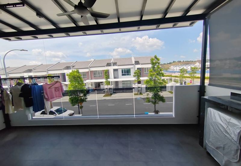 Jalan Kota Emerald 1/9