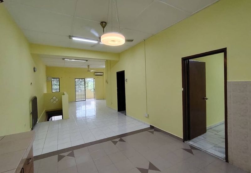Jalan Rawang Putra 11