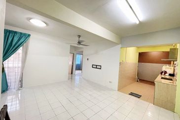 Sri Puteri (Earls Court), Ukay Perdana