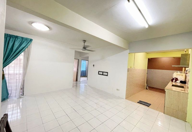 Sri Puteri (Earls Court), Ukay Perdana