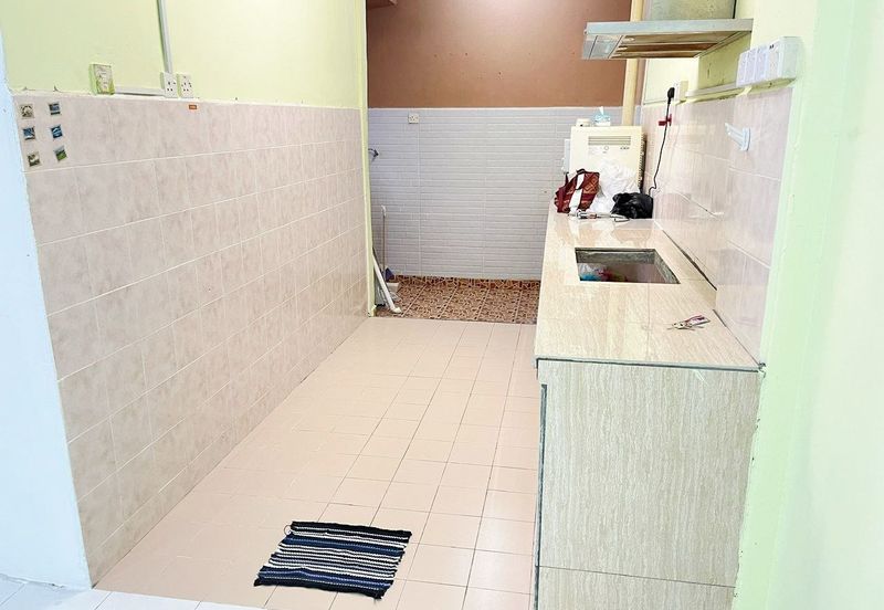 Sri Puteri (Earls Court), Ukay Perdana