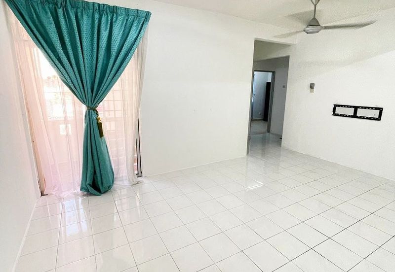 Sri Puteri (Earls Court), Ukay Perdana